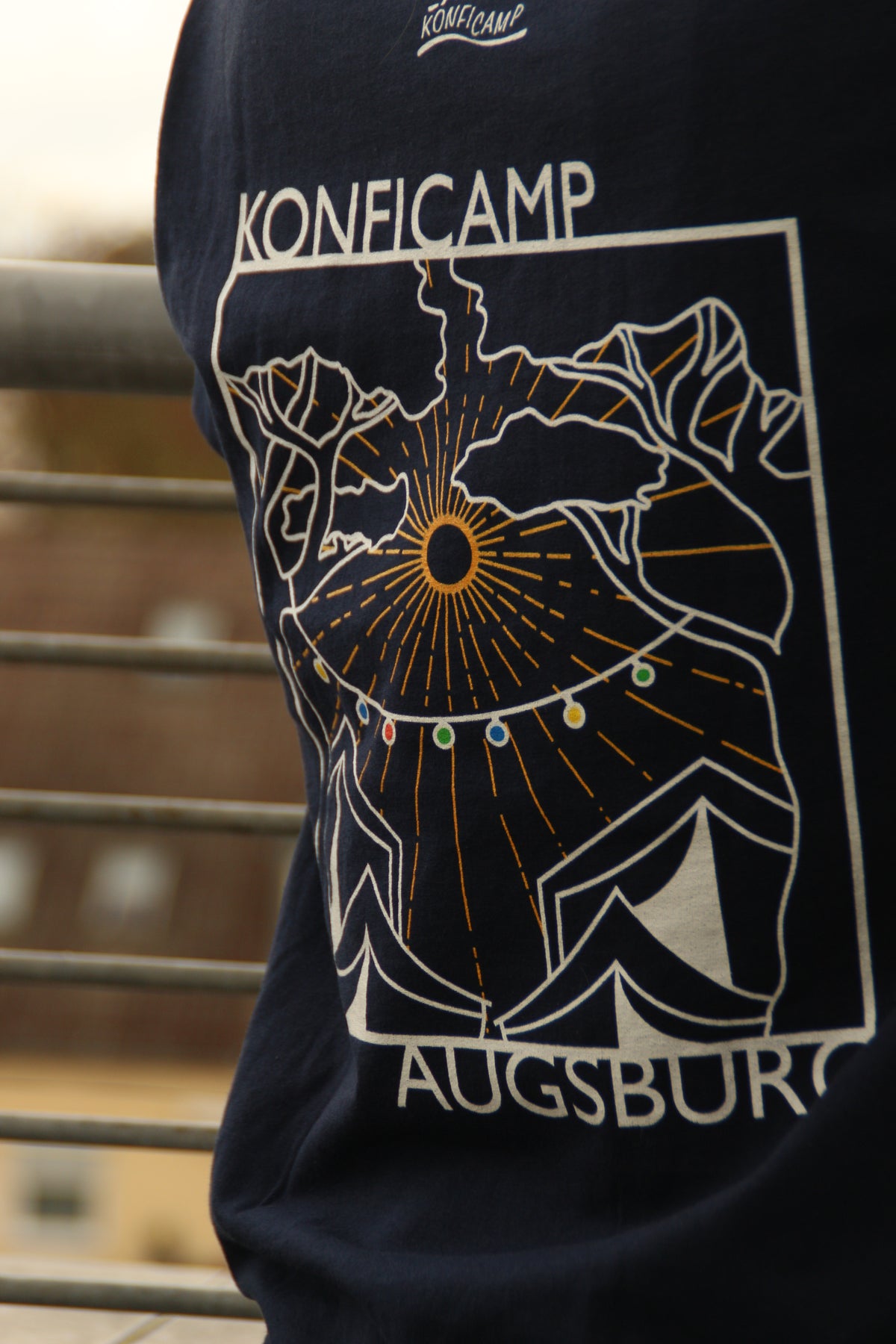 Regular T-Shirt "Lichterkette"